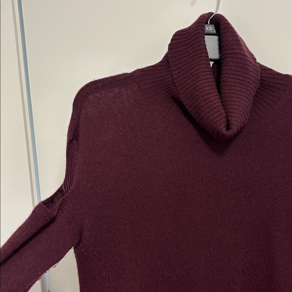 Aqua Cold Shoulder turtleneck Cashmere  Sweater Size XS